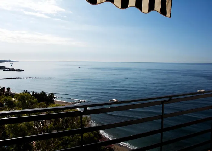 In First Line Apto. 10-9 Apartament